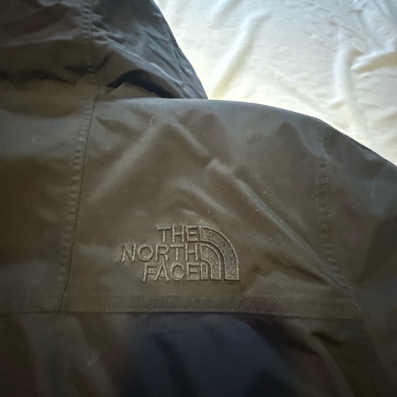 North Face Newington size L worn twice, mint condition! - Picture 4 of 5